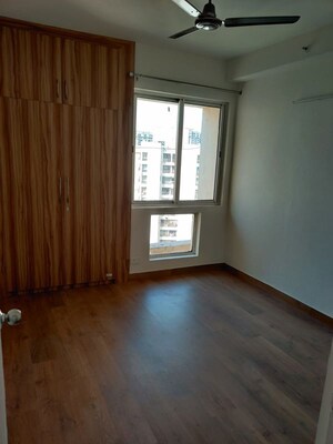 Room in 2 BHK Apartment at Jaypee Green Kosmos Phase II, Sector 134 – for Rent