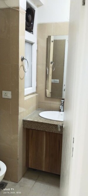 Bathroom in 3.5 BHK Apartment at Emaar Emerald Estate, Sector 65 – for Rent