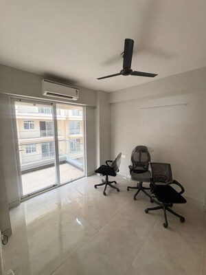 Room in 3 BHK Apartment at Signature Global City, Sector 37d – for Rent