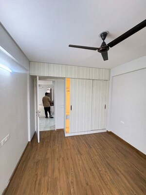 Room in 3 BHK Apartment at Signature Global City, Sector 37d – for Rent