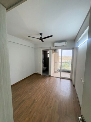 Room in 3 BHK Apartment at Signature Global City, Sector 37d – for Rent