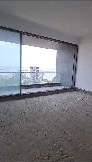 Room in 4 BHK Apartment at Yogi Sea, Khar West – for Sale