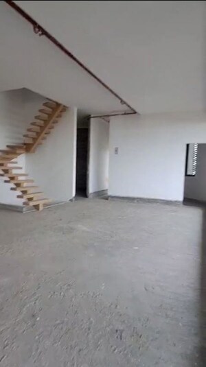 Room in 4 BHK Apartment at Yogi Sea, Khar West – for Sale