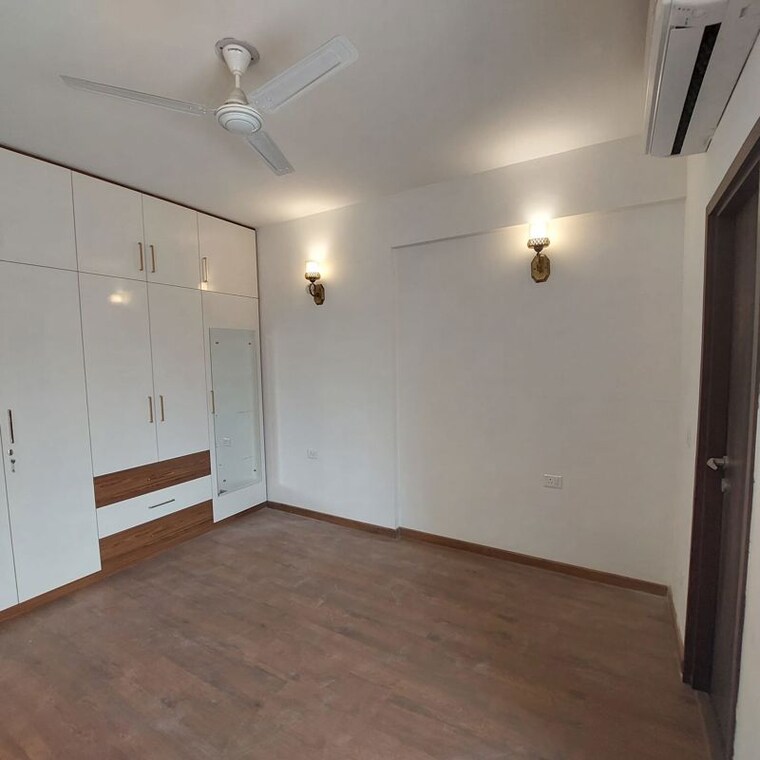Room, ss-almeria 3.5 Bedroom 2000 Sq.Ft. Builder Floor In Sector 84 Gurgaon 10454717