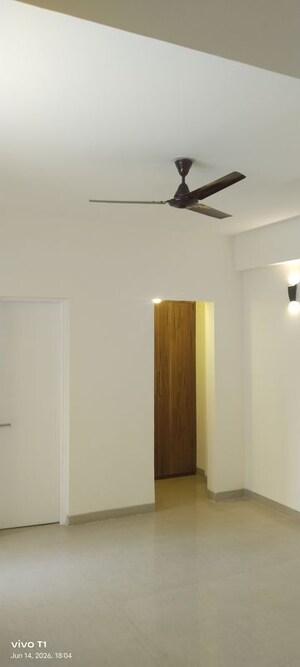2.5 BHK Apartment For Rent in Emaar Emerald Estate, Sector 65