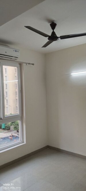 Room in 2.5 BHK Apartment at Emaar Emerald Estate, Sector 65 – for Rent