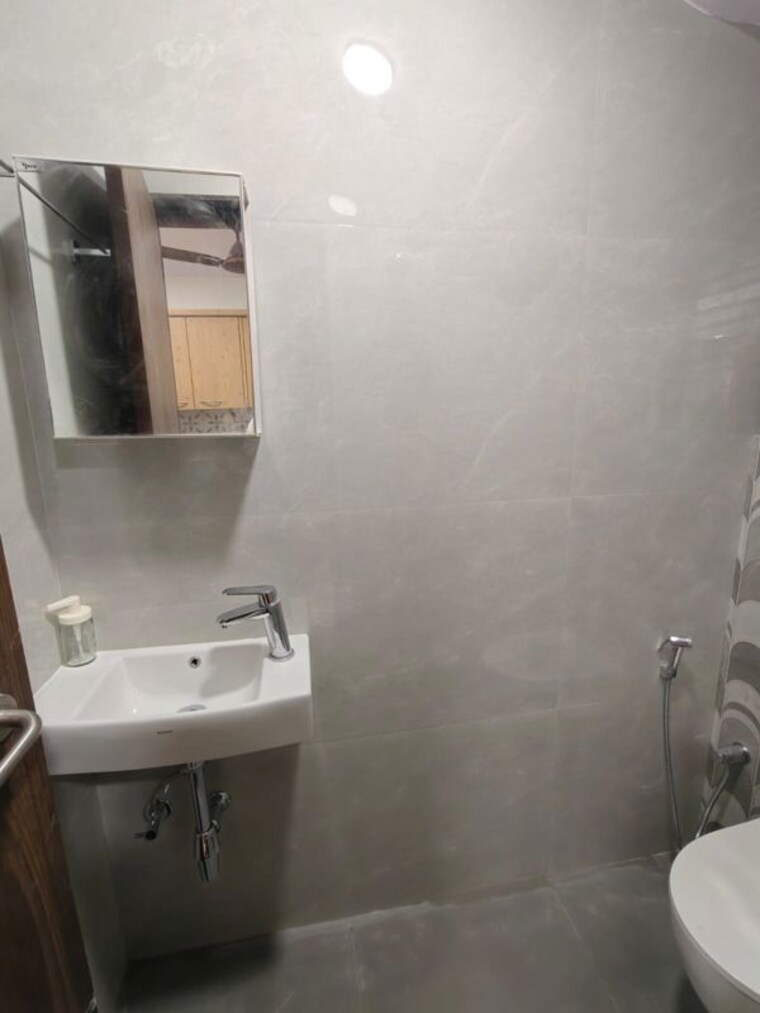 Bathroom, paschim-apartments 1 Bedroom 500 Sq.Ft. Apartment In Dadar West Mumbai 10454774