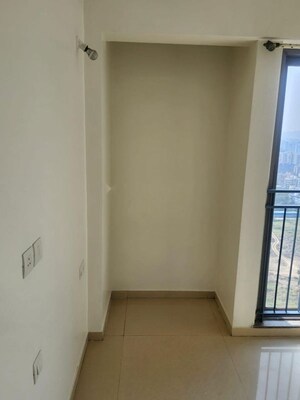 Room in 2 BHK Apartment at Kalpataru Parkcity Sunrise B, Kolshet Road – for Rent