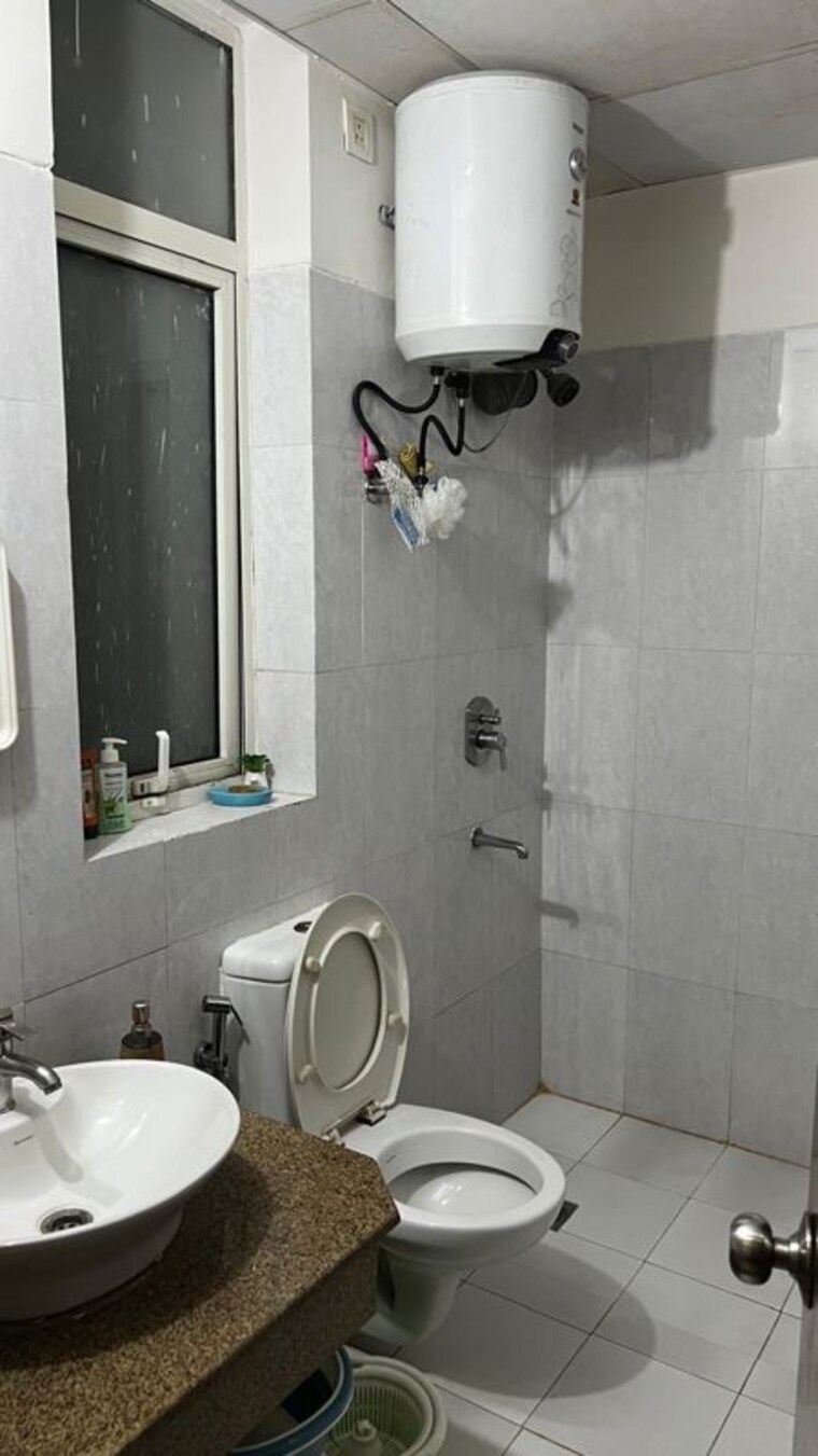 Bathroom, indiabulls-centrum-park 2.5 Bedroom 1481 Sq.Ft. Apartment In Sector 103 Gurgaon 10454808