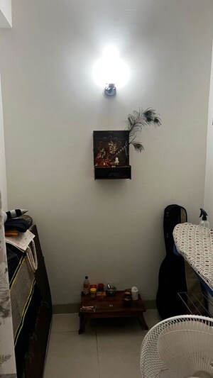 Furnished Amenities in 2.5 BHK Apartment at Indiabulls Centrum Park, Sector 103 – for Rent