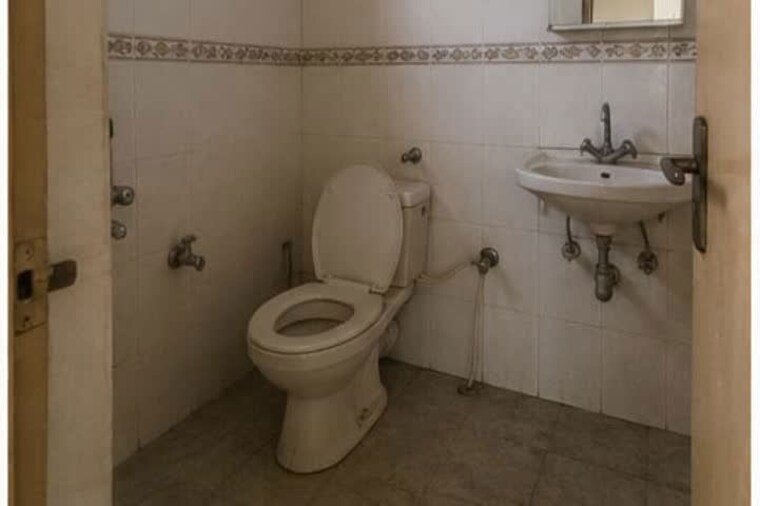 Bathroom, vasant kunj 3 Bedroom 1400 Sq.Ft. Apartment In Vasant Kunj Delhi 10454869
