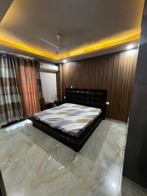 Bedroom in 2 BHK Builder Floor at Sector 43 – for Rent