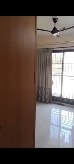 Room in 2 BHK Apartment at Madhu Vasan Apartment, Vile Parle East – for Rent