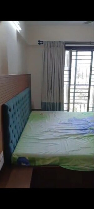 Bedroom in 2 BHK Apartment at Madhu Vasan Apartment, Vile Parle East – for Rent