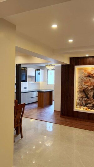 Room in 4 BHK Builder Floor at Defence Colony – for Rent