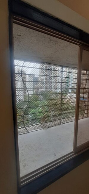 Room in 1 BHK Apartment at Bhoomi Park, Malad West – for Rent