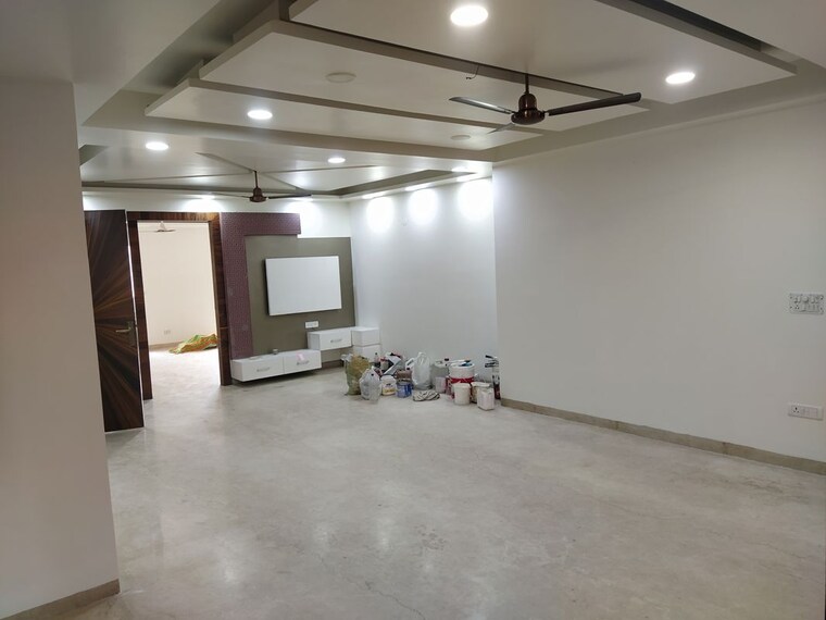 Living Room, model town 5 Bedroom 450 Sq.Yd. Builder Floor In Model Town Delhi 10454957