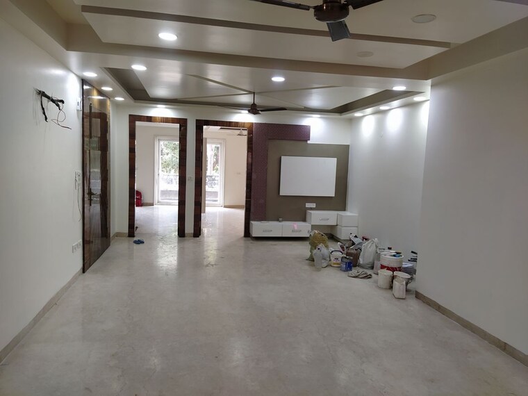 Living Room, model town 5 Bedroom 450 Sq.Yd. Builder Floor In Model Town Delhi 10454957