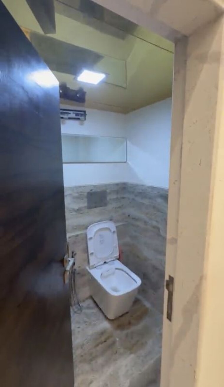 Bathroom, jeevan-vihar-building 5 Bedroom 2100 Sq.Ft. Apartment In Malabar Hill Mumbai 10454986