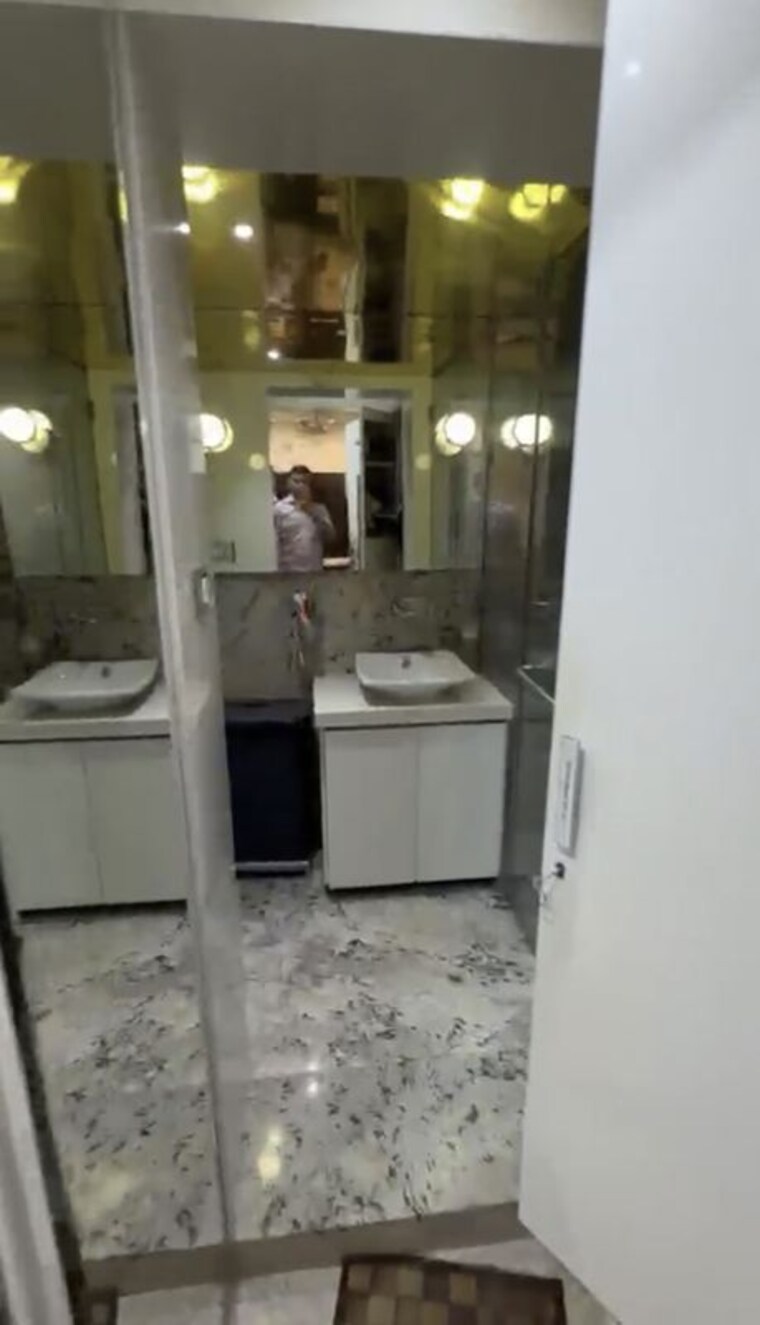 Bathroom, jeevan-vihar-building 5 Bedroom 2100 Sq.Ft. Apartment In Malabar Hill Mumbai 10454986