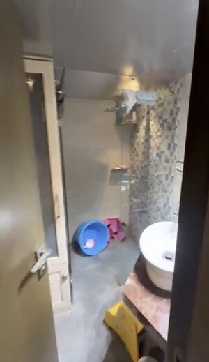 Bathroom in 5 BHK Apartment at Jeevan Vihar Building, Malabar Hill – for Rent