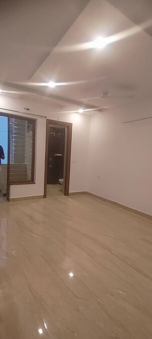 Room in 2 BHK Builder Floor at Amolik Residency, Sector 86 – for Rent