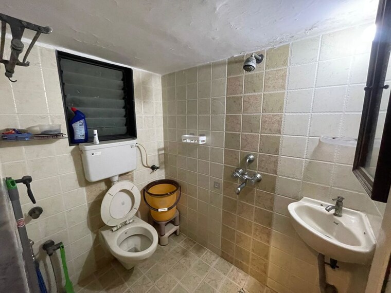 Bathroom, gulshan-apartment-andheri 2 Bedroom 780 Sq.Ft. Apartment In Andheri West Mumbai 10454994