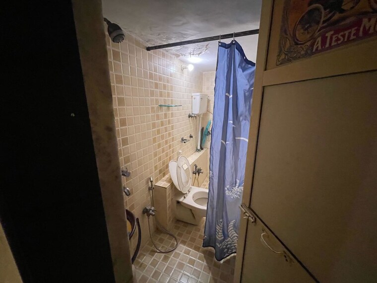 Bathroom, gulshan-apartment-andheri 2 Bedroom 780 Sq.Ft. Apartment In Andheri West Mumbai 10454994
