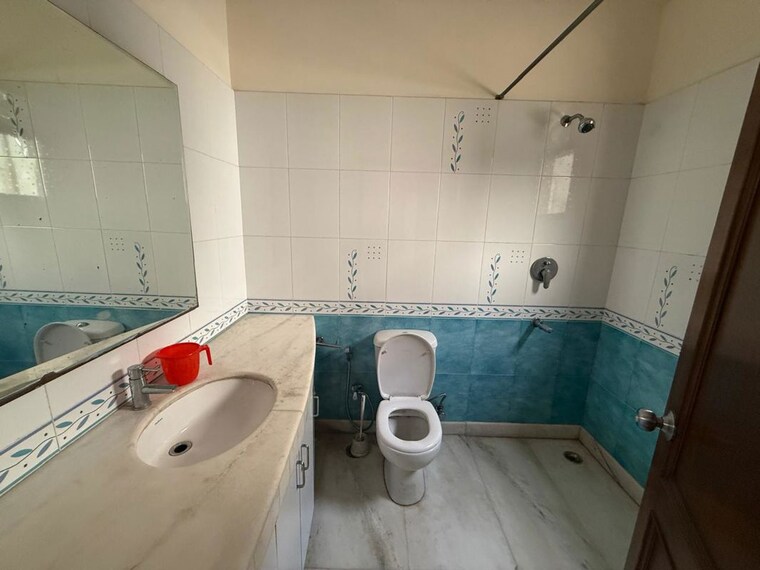Team Area, kailash hills 2 Bedroom 400 Sq.Yd. Builder Floor In Kailash Hills Delhi 10455028