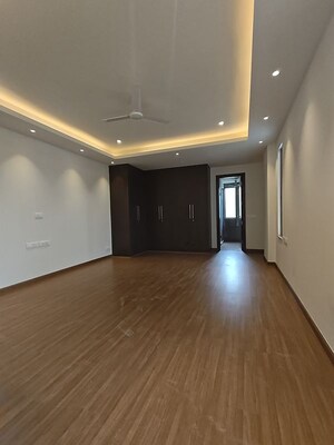 Room in 4 BHK Apartment at Conscient Heritage Max II, Sector 102 – for Rent