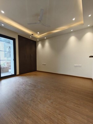 Room in 4 BHK Apartment at Conscient Heritage Max II, Sector 102 – for Rent