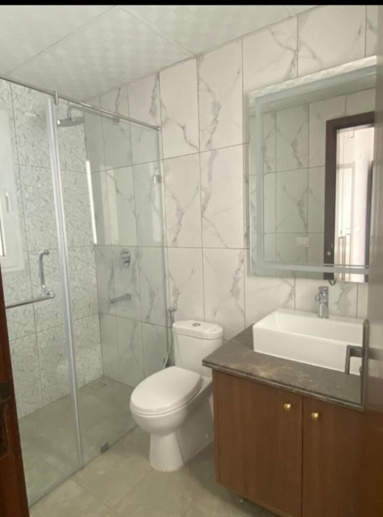 Bathroom, central-park-flower-valley-aqua-front-towers 3 Bedroom 1789 Sq.Ft. Apartment In Sohna Sector 33 Gurgaon 10455070