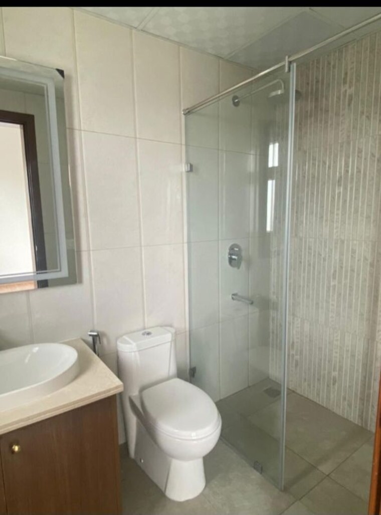 Bathroom, central-park-flower-valley-aqua-front-towers 3 Bedroom 1789 Sq.Ft. Apartment In Sohna Sector 33 Gurgaon 10455070
