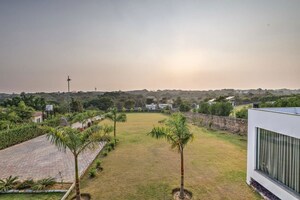 Plot Area in 4 BHK Apartment at BPTP Amstoria Country Floor, Sector 102 – for Rent