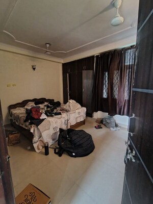 Team Area in 3 BHK Builder Floor at South Extension – for Rent