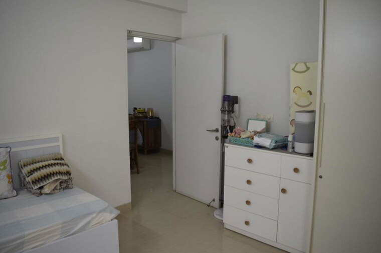 Kitchen, emaar-emerald-floors-premier 3 Bedroom 1650 Sq.Ft. Apartment In Sector 65 Gurgaon 10455103