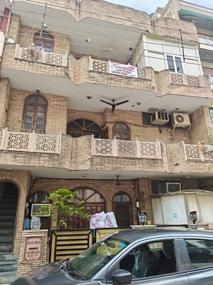 3 BHK Builder Floor For Rent in East Of Kailash