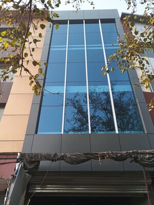  Showroom For Rent in Ip Extension