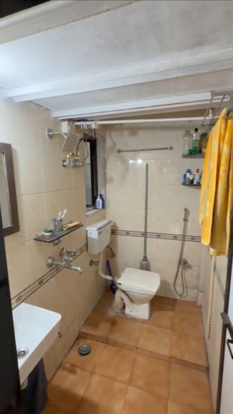 Bathroom, dheeraj-darshan 1 Bedroom 585 Sq.Ft. Apartment In Jogeshwari East Mumbai 10455145
