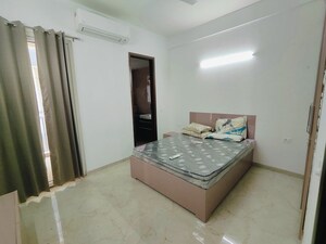 Bedroom in 2.5 BHK Apartment at Smart World Orchard, Sector 61 – for Rent