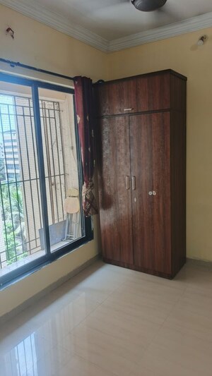 Room in 1 BHK Apartment at Unnathi Woods Phase 1 And 2, Ghodbunder Road – for Rent