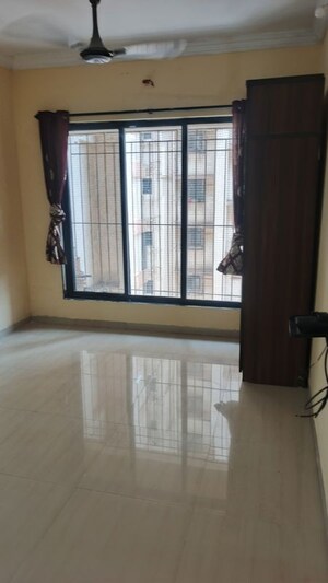 Room in 1 BHK Apartment at Unnathi Woods Phase 1 And 2, Ghodbunder Road – for Rent