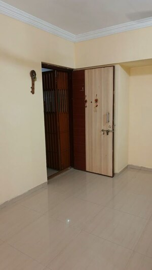 Room in 1 BHK Apartment at Unnathi Woods Phase 1 And 2, Ghodbunder Road – for Rent