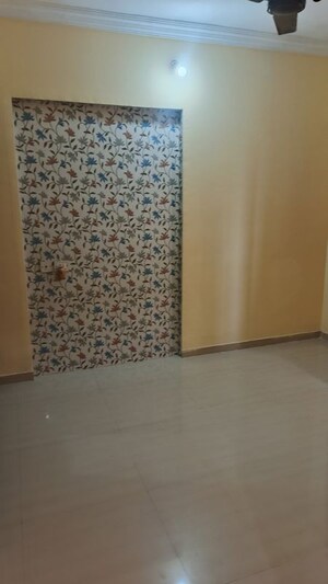 Room in 1 BHK Apartment at Unnathi Woods Phase 1 And 2, Ghodbunder Road – for Rent