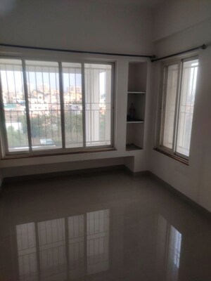 Room in 2 BHK Apartment at Kumar Primavera, Wadgaon Sheri – for Sale