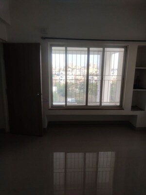 Room in 2 BHK Apartment at Kumar Primavera, Wadgaon Sheri – for Sale