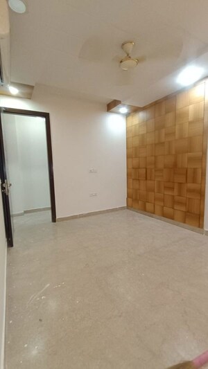 Room in 3 BHK Builder Floor at Saket – for Rent
