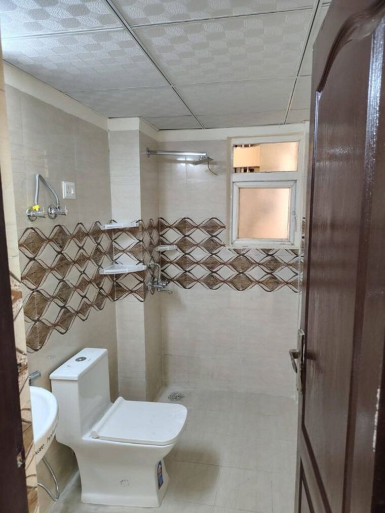 Bathroom, nirala-greenshire 3 Bedroom 1350 Sq.Ft. Apartment In Sector 2 Greater Noida Greater Noida 10455289