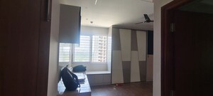 Room in 3 BHK Apartment at Aurobindo The Regent, Kondapur – for Rent