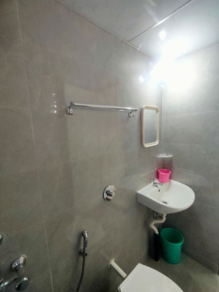 Bathroom, kohinoor-zen-estate 2 Bedroom 860 Sq.Ft. Apartment In Kharadi Pune 10455319